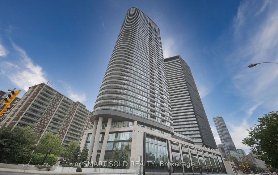 2017 — 585 Bloor Street East, Toronto · North St. James Town · Smart Sold Realty